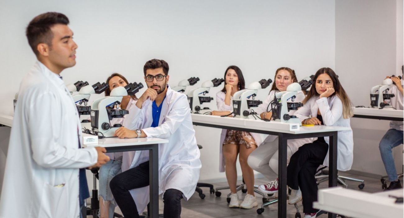 İzmir Tınaztepe Üniversitesi